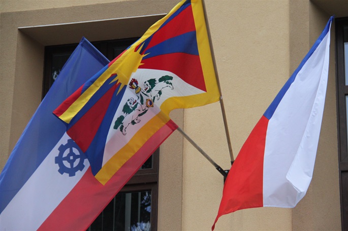 "Vlajka pro Tibet" na radnici Městské části Praha 16, 10.3.2017