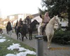 Horymír s doprovodem, přijížděje k radotínské radnici, zdraví diváky, 2.3.2013, foto: Ing. Binhack